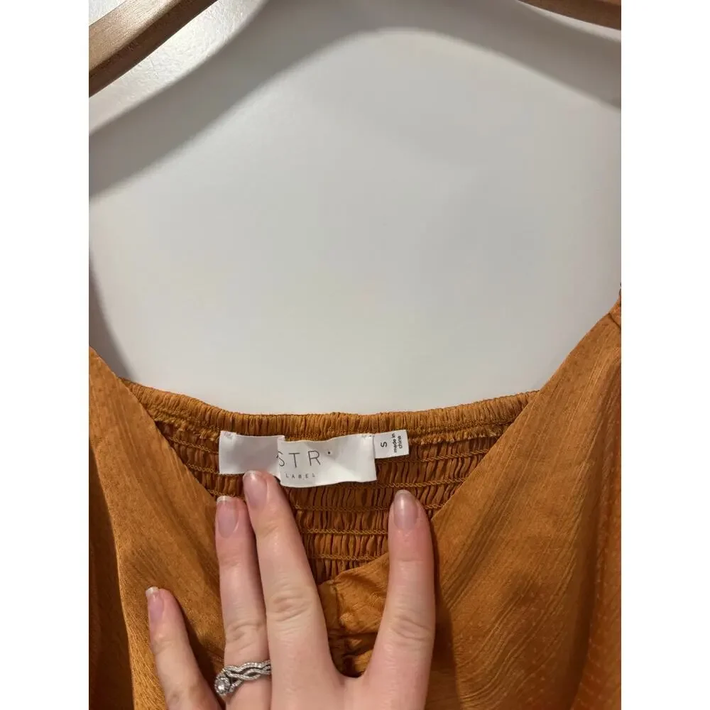 ASTR the label puff long sleeve adjustable scrunch burnt orange top